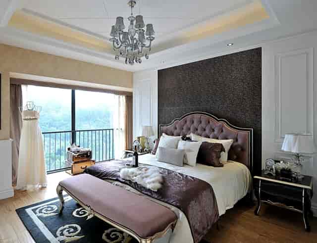 中国第一个进入太空航天员