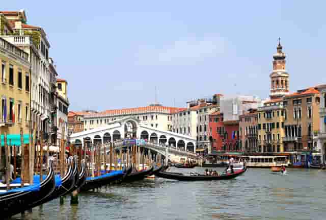 欧美时尚穿搭技巧夏天(时尚街拍欧美穿搭)